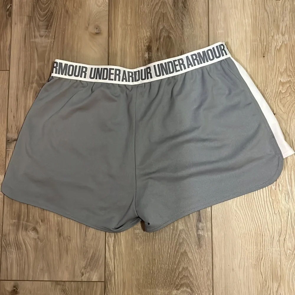 Under Armour Womens grey and white Athletic shorts - Picture 5 of 7